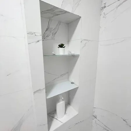 Downtown Spacious Flat In A Calm Street Appartement *
