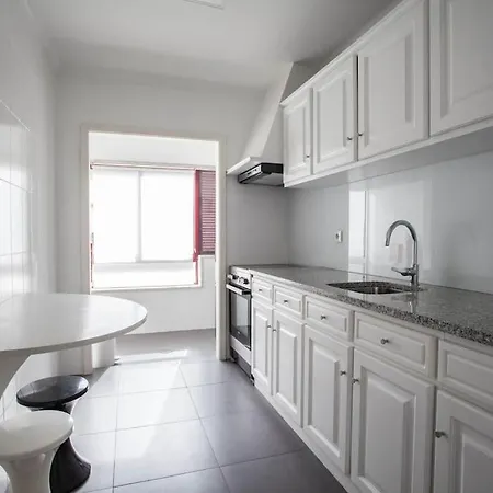 Downtown Spacious Flat In A Calm Street