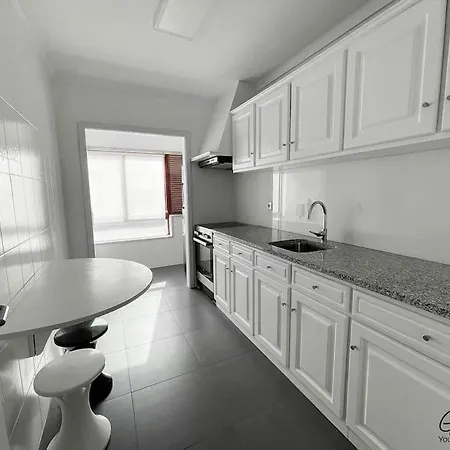 Downtown Spacious Flat In A Calm Street Oporto