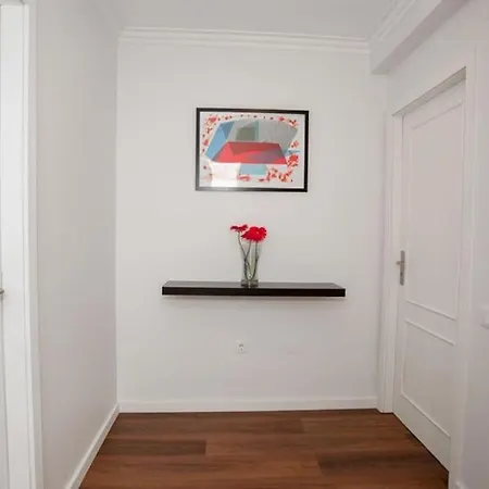 Appartement Downtown Spacious Flat In A Calm Street