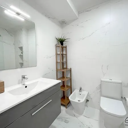 Downtown Spacious Flat In A Calm Street *
