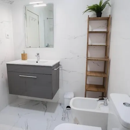 Appartement Downtown Spacious Flat In A Calm Street *