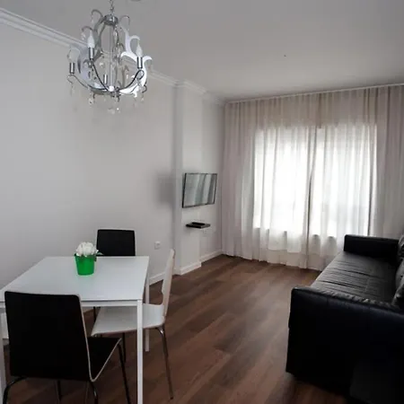 Downtown Spacious Flat In A Calm Street