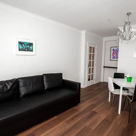 Downtown Spacious Flat In A Calm Street *
